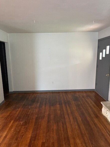 Building Photo - 1306 E Green St