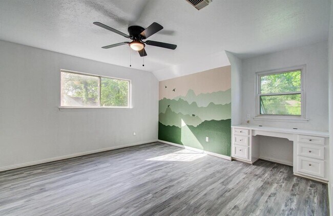 Building Photo - 812 Stone Mountain Dr