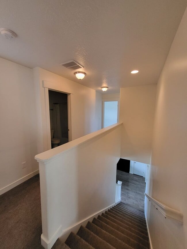 Building Photo - Single Family Home Eagle Mountain