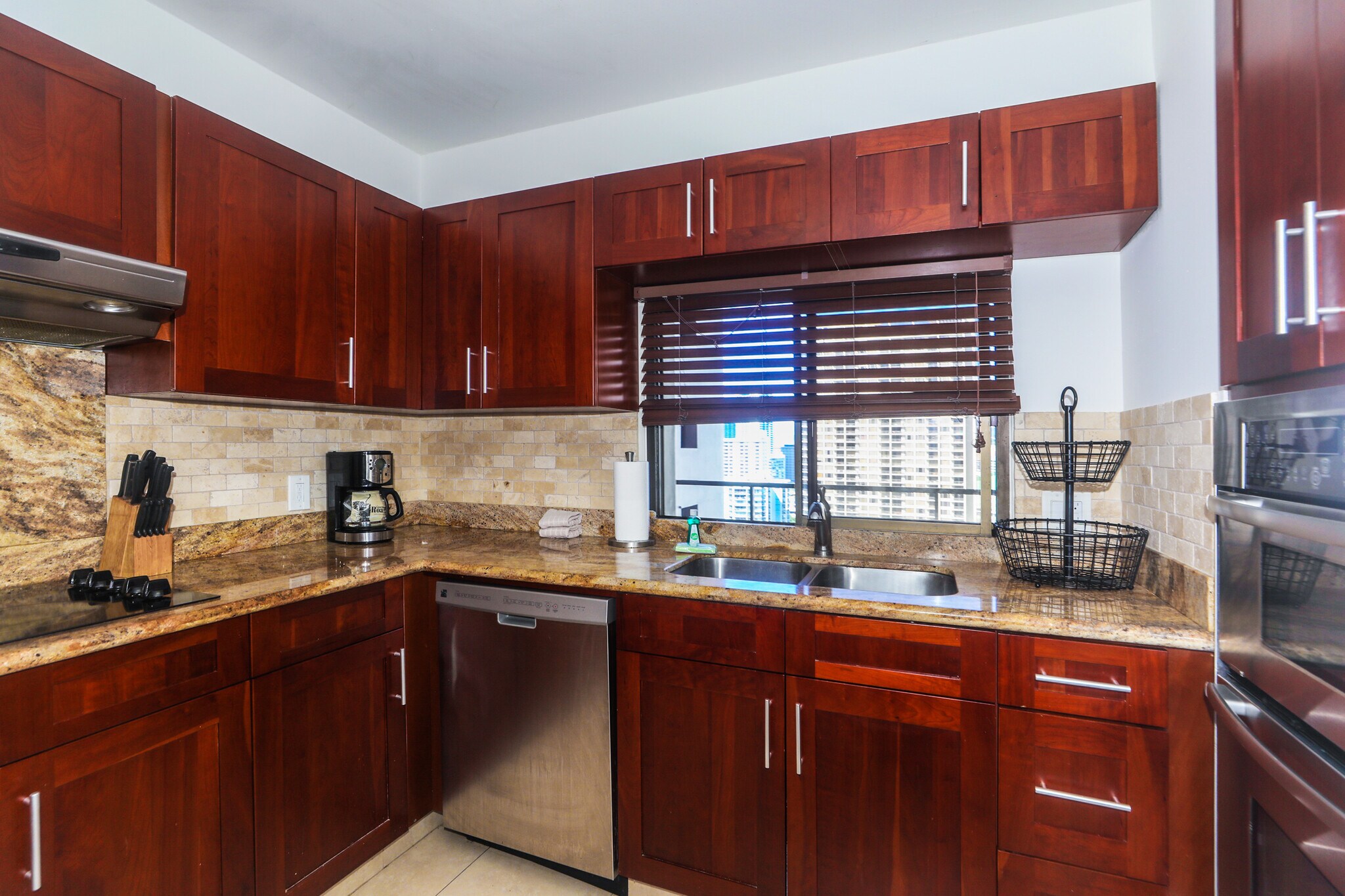 Building Photo - 1910 Ala Moana Blvd