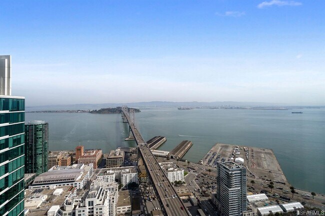 Building Photo - 425 1st St