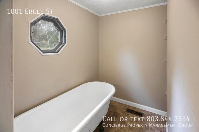 Building Photo - 1001 Ergle St