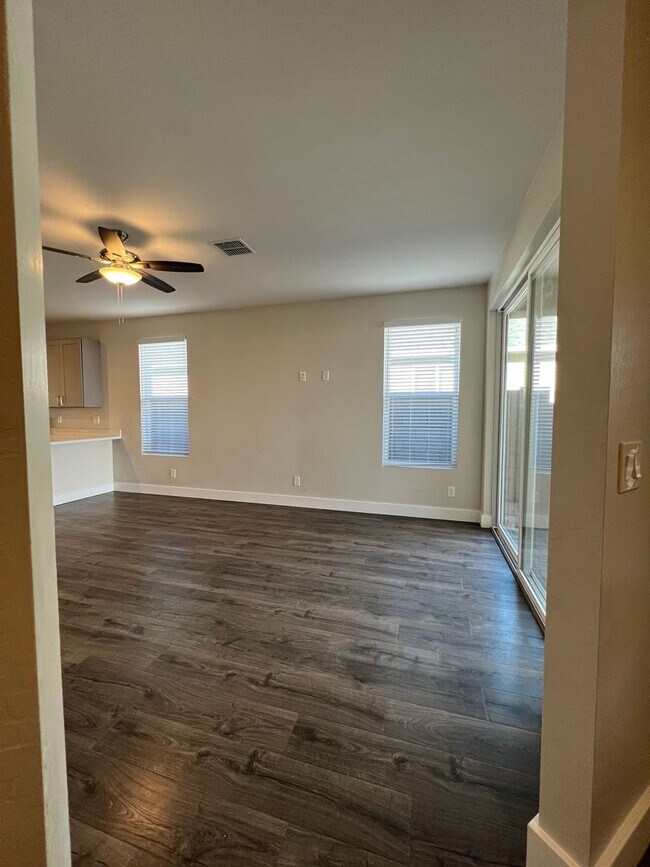 Building Photo - 3 Bedroom + Office in Highlands Ranch, Chi...