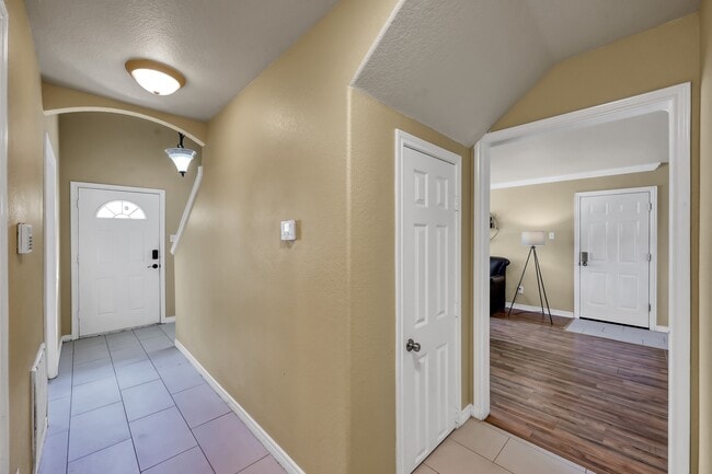 Building Photo - 125 Pine St