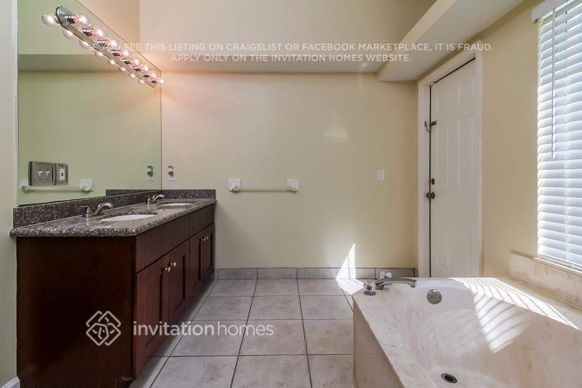 Building Photo - 13634 78th Pl N