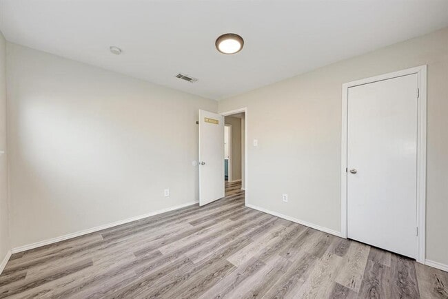 Building Photo - 107 W Brenham St