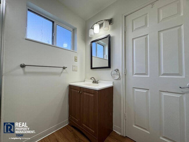 Building Photo - Secluded Studio Near the Water – Washer/Dryer Included!!