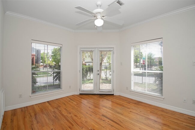 Building Photo - 501 Leverkuhn St