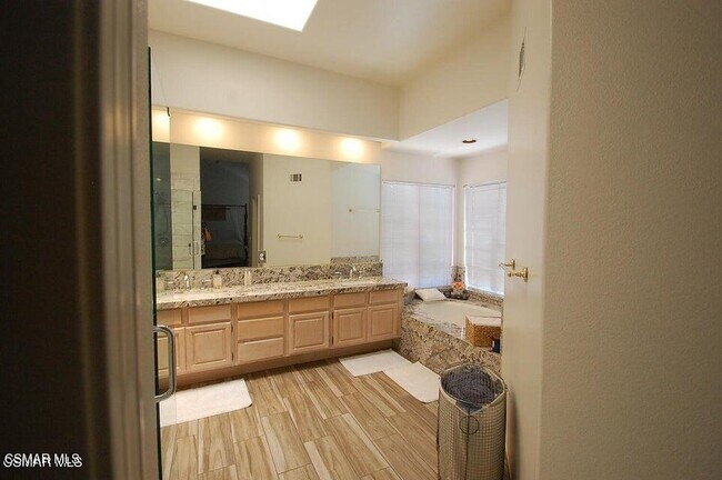 Building Photo - 5580 Eagle Point Cir