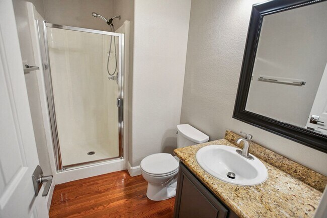 Building Photo - Southwest Pool Home With First Floor Bed And Bath