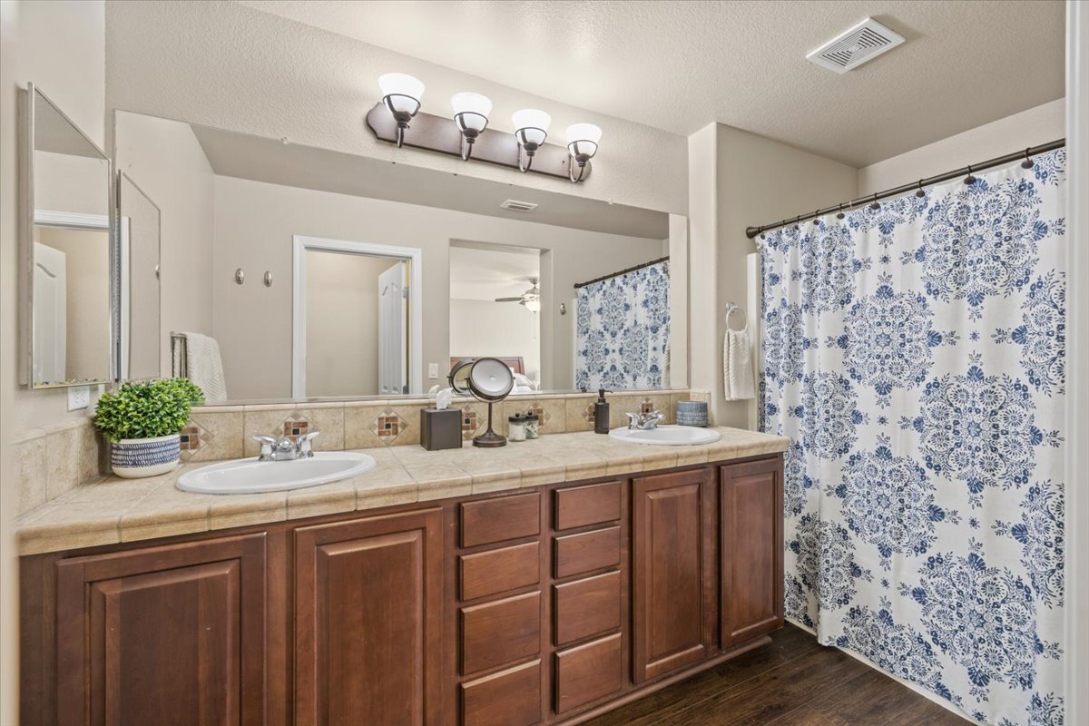 Master Suite Bathroom - 807 Esplanade Cir