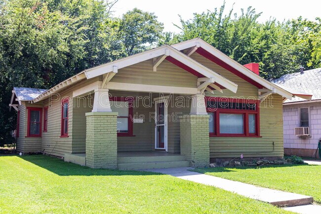 Building Photo - 116 NW 29th St