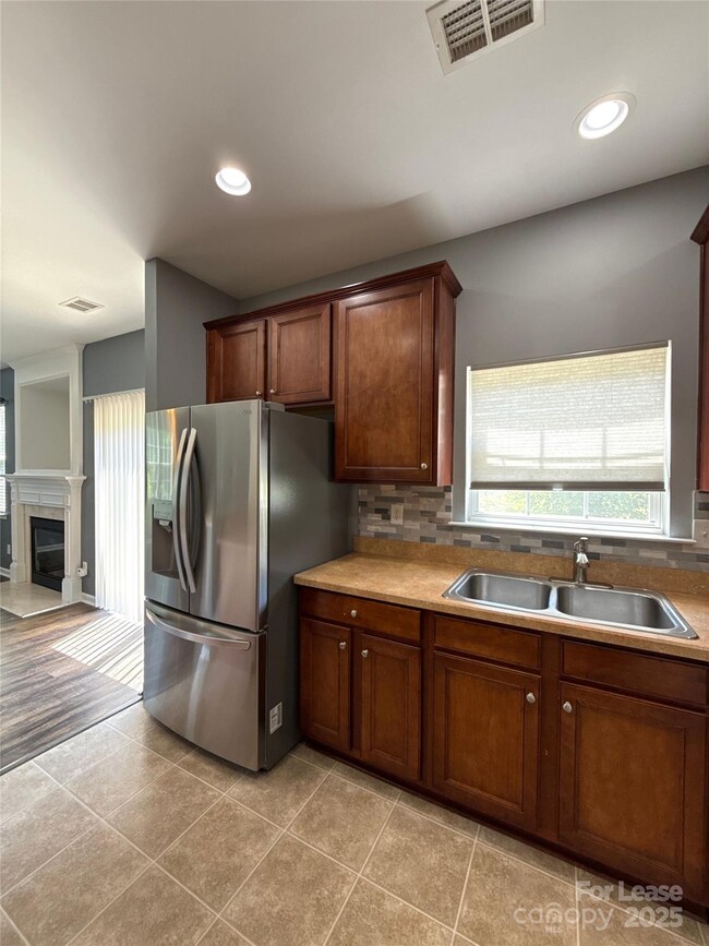 Building Photo - 4819 Abercromby St