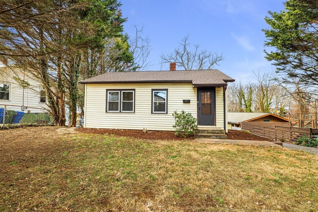 Building Photo - Cozy West Asheville 2-Bedroom Near Haywood...