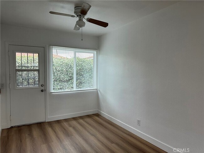Building Photo - 4930 N Vincent Ave