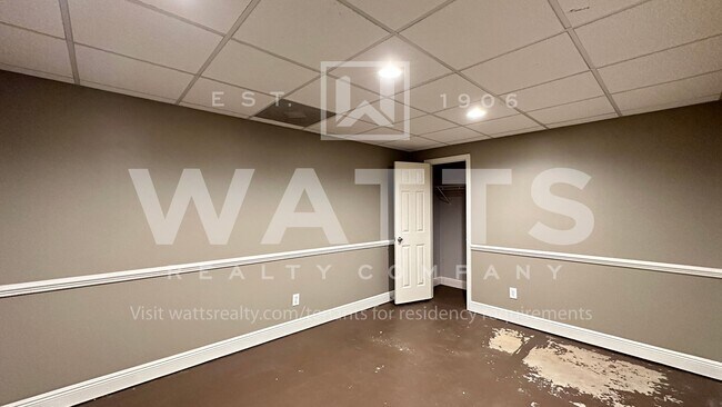 Building Photo - 4 Bedroom, 4.5 Bath Home in Heart of Hoover