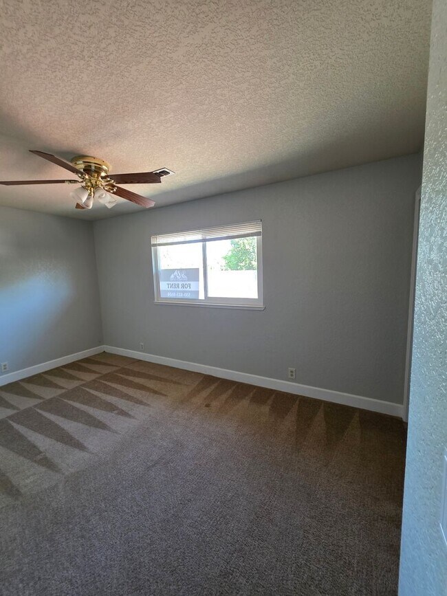 Building Photo - Charming Family Home for Rent in Auburn, C...