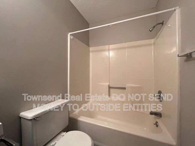 Building Photo - 1429 Ireland Dr