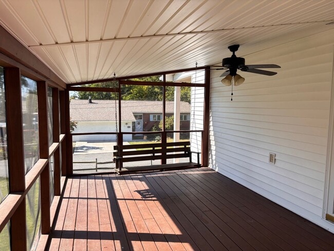 Building Photo - Single Family Home located in North Hills....