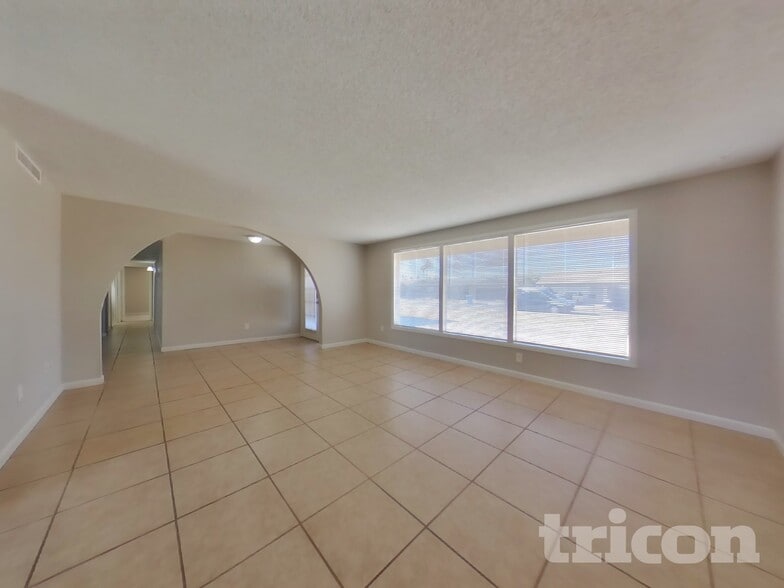 Building Photo - 3830 W Royal Palm Rd