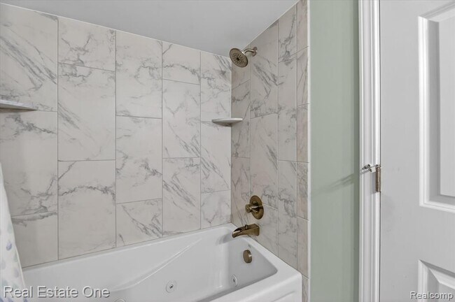 Building Photo - 874 N Main St