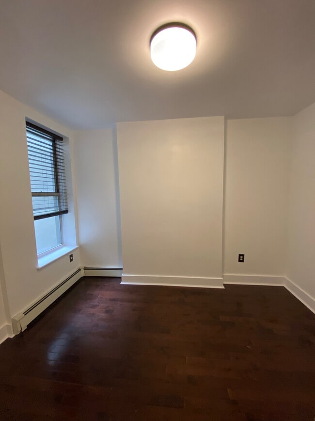 Secondary Bedroom - 184 Hull St