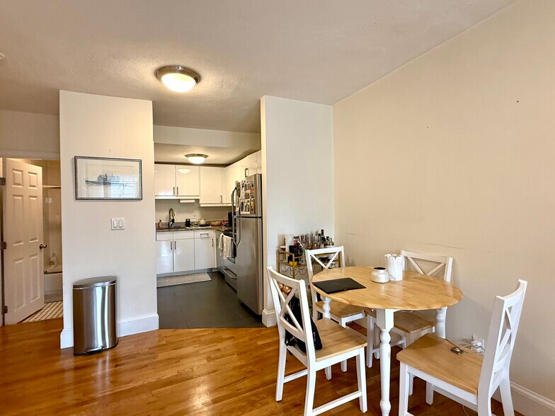 Building Photo - 631 Tremont St