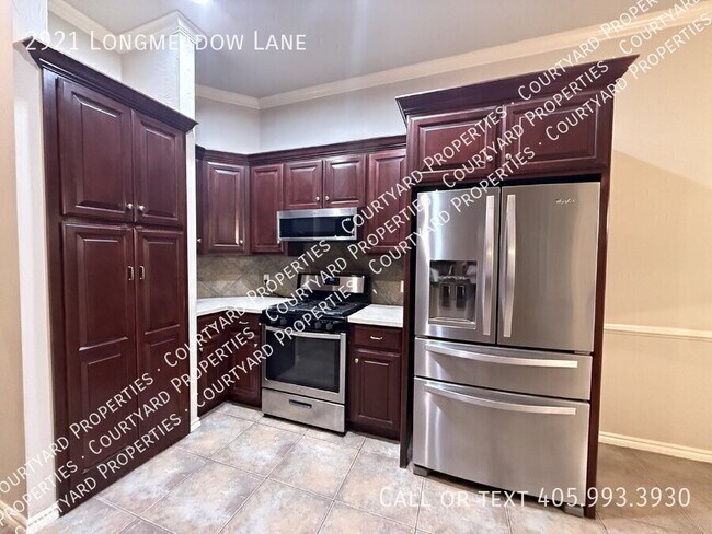 Building Photo - 2921 Longmeadow Ln