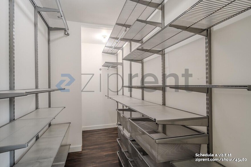 Building Photo - 665 Ravensworth Dr