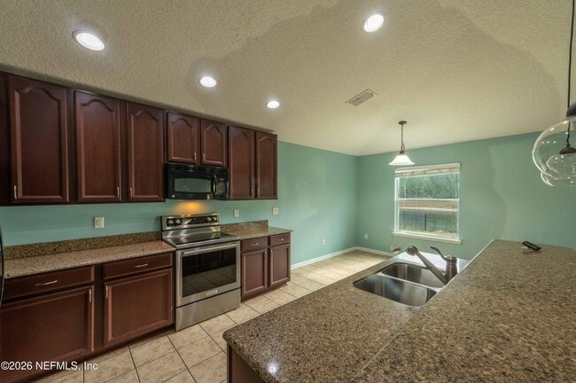 Building Photo - 4667 Pine Lake Dr