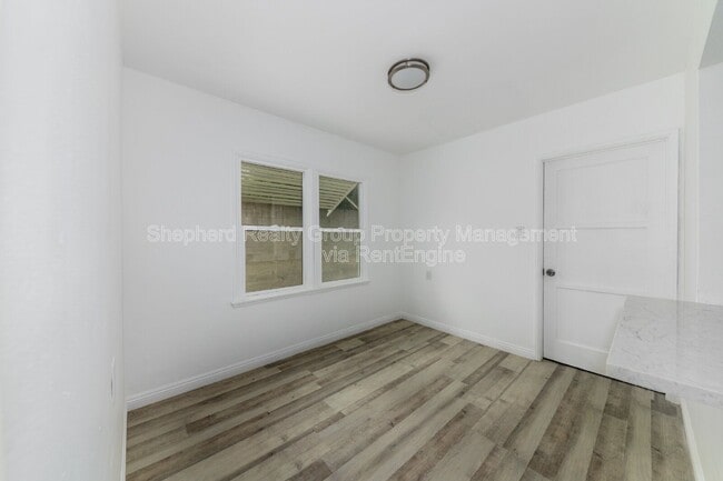 Building Photo - 742 W 36th St