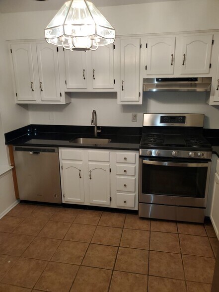 Primary Photo - 551 Clubhouse Ct