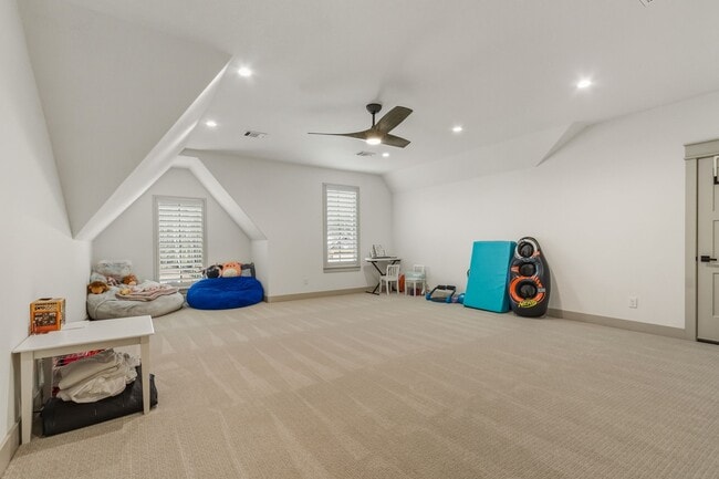 Building Photo - 21359 Monarch Dr