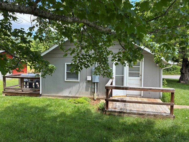 Building Photo - 38 Lower Glady Fork Rd