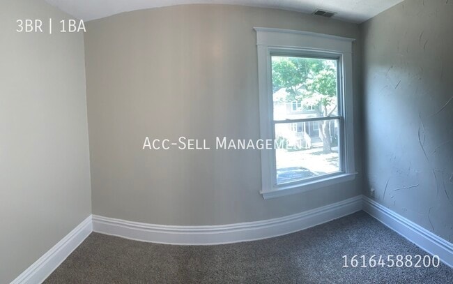 Building Photo - 944 Davis Ave NW