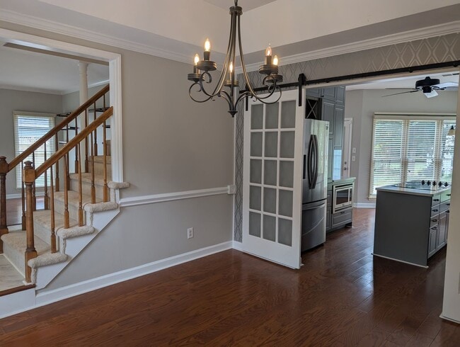 Building Photo - Beautiful home located on a cul-de-sac  in...