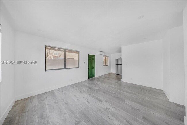 Building Photo - 920 NW 8th Ave