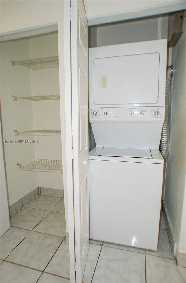 Building Photo - 67 NE 12th Ave