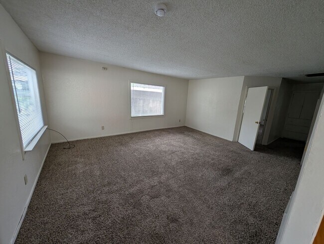 Building Photo - 2 bedroom one bath House in Shasta Lake