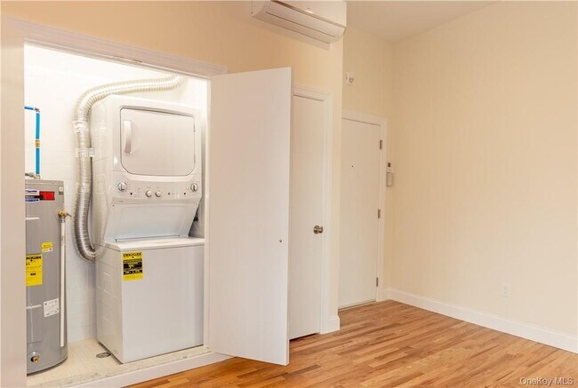 Building Photo - 23 E Main St