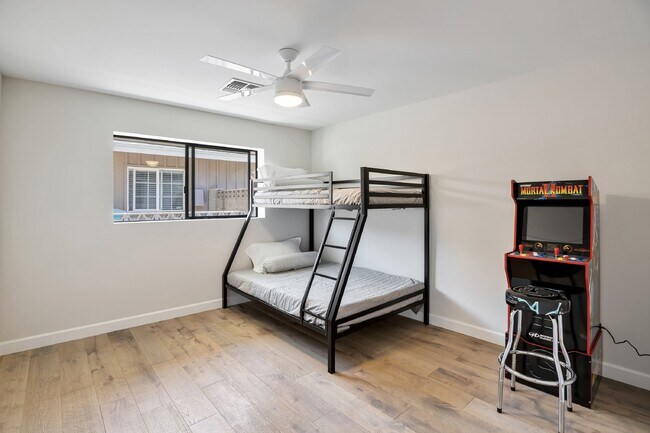 Building Photo - Beautifully furnished Arcadia Lite Rental Home!