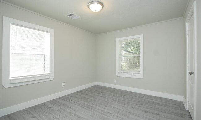 Building Photo - 4826 Larkspur St