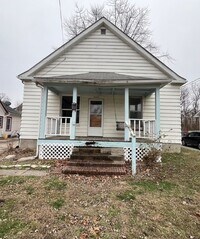 Building Photo - Two bedroom house in Alton