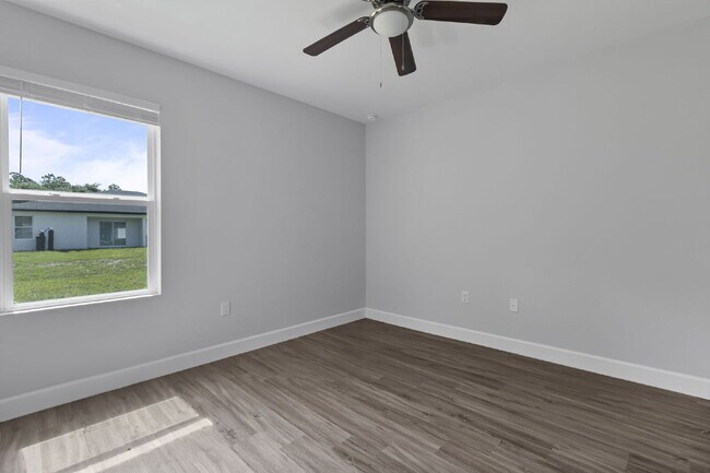 Building Photo - Spacious 3-Bedroom Duplex Oasis with 2 Full Baths in Port Charlotte – Your Ideal Retreat Awaits!