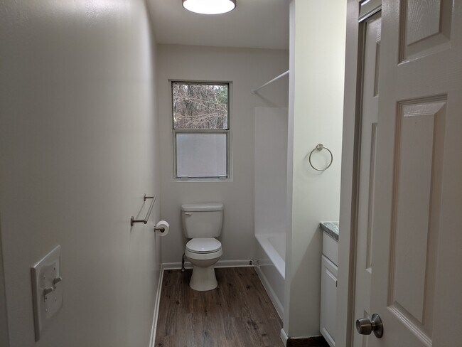 Building Photo - 25D Pine Ln