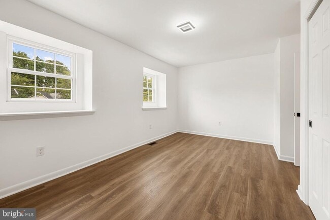 Building Photo - 14874 Emberdale Dr