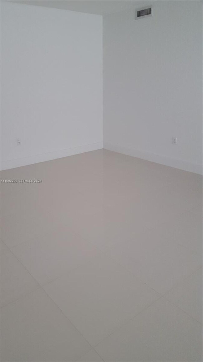 Building Photo - 1111 SW 1st Ave