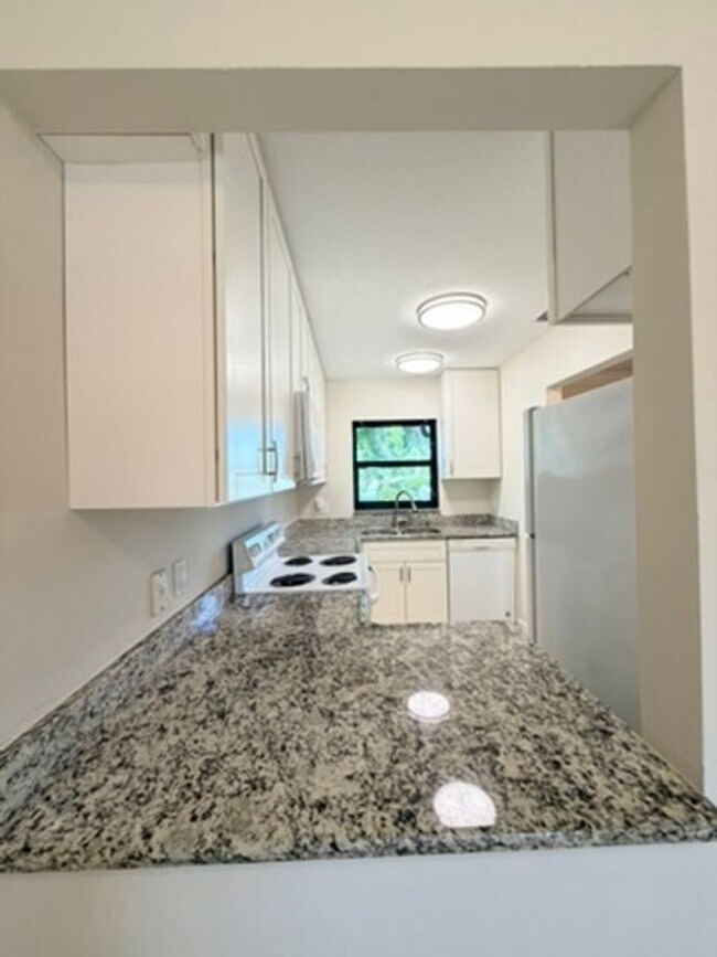 Building Photo - 26560 Southern Pines Dr