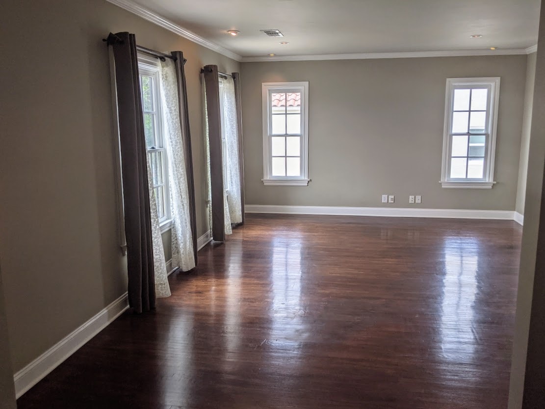 Living room. - 1327 S Sycamore Ave