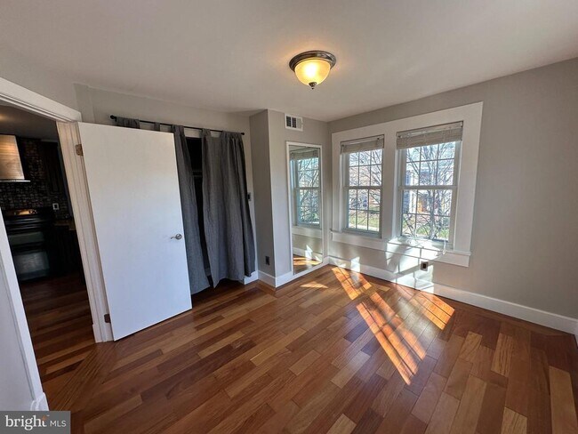 Building Photo - 1800 Dewitt Ave